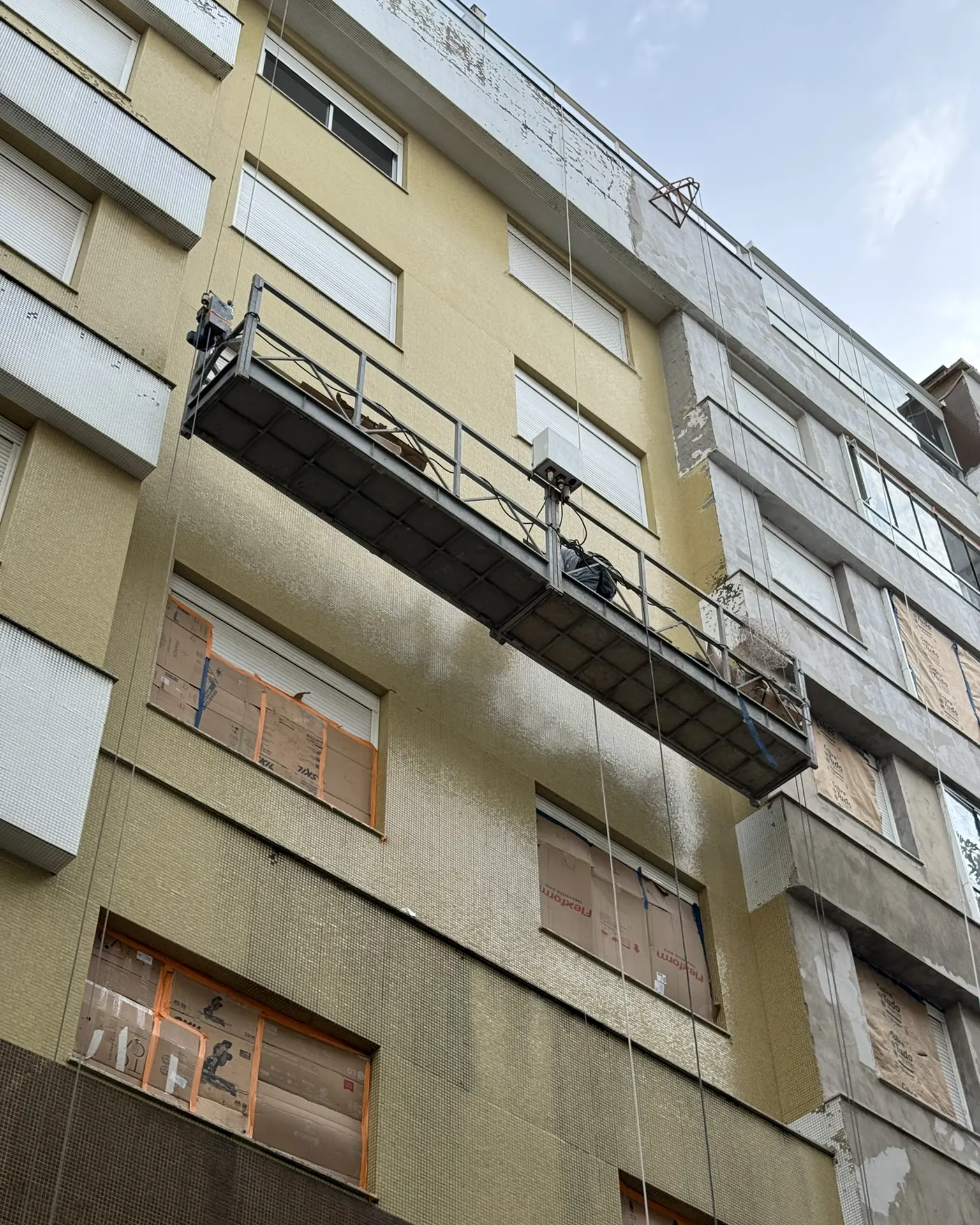 Fachada do Boulevard Coqueiros com a pastilha original, antes da retirada